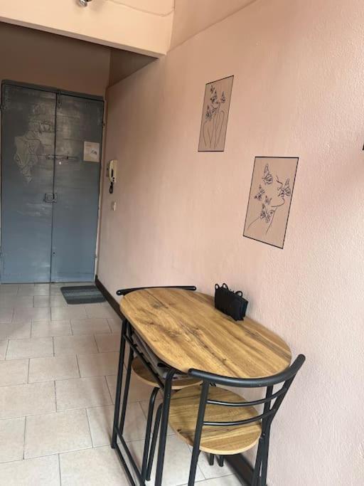 Minimal Studio Con Travi A Vista Plasencia Exterior foto