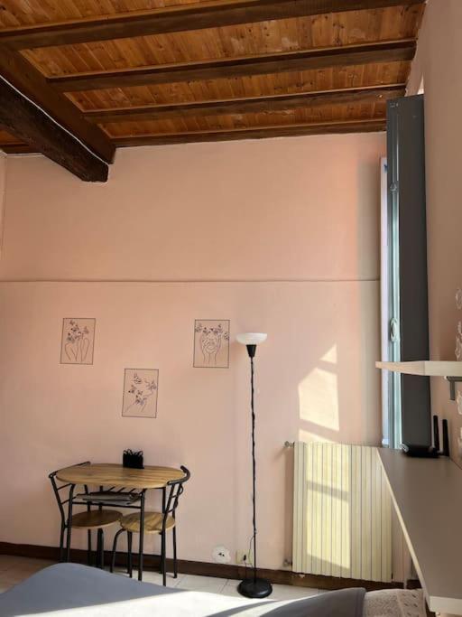 Minimal Studio Con Travi A Vista Plasencia Exterior foto